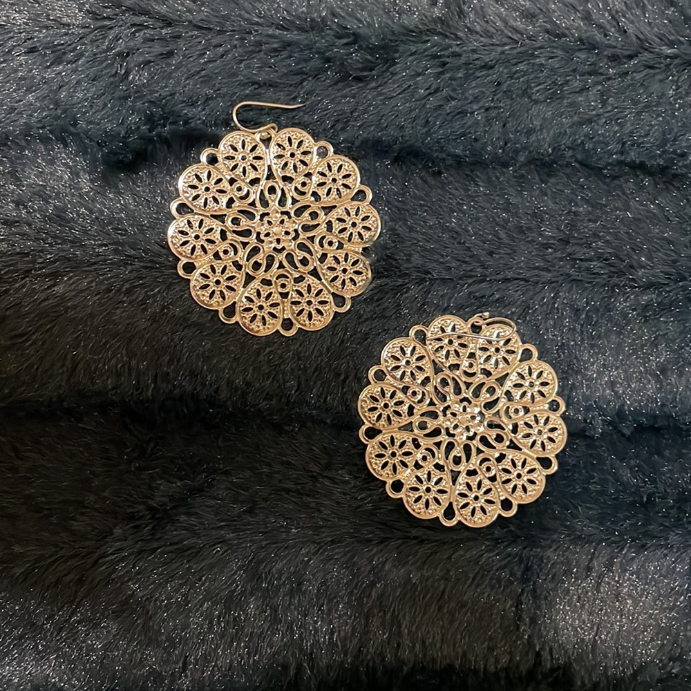 Silver snowflake shape earrings